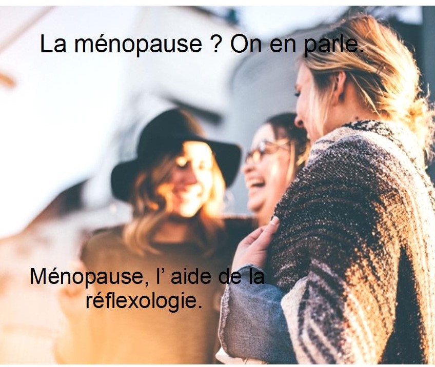 Photo de 3 femmes qui rient et texte qui dit la ménopause on en parle et texte qui dit ménopause l' aide de la réflexologie.